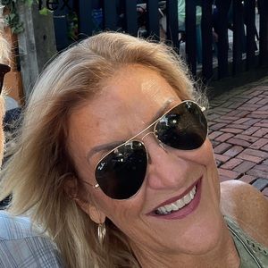 Meet your Posher, Laura